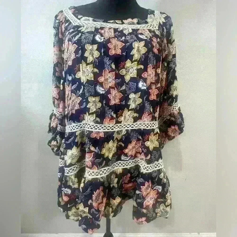 Magnolia Lane Floral Blouse- Size M